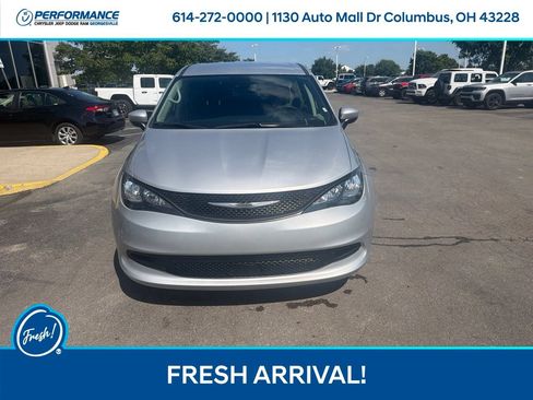 Used 2023 Chrysler Voyager LX FWD image 9