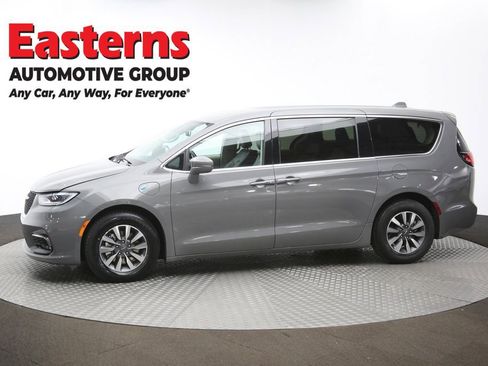 Used 2022 Chrysler Pacifica Touring-L FWD image 59