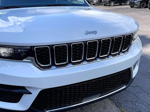 Used 2023 Jeep Grand Cherokee Laredo w/ Luxury Tech Group I AWD/4WD image 29