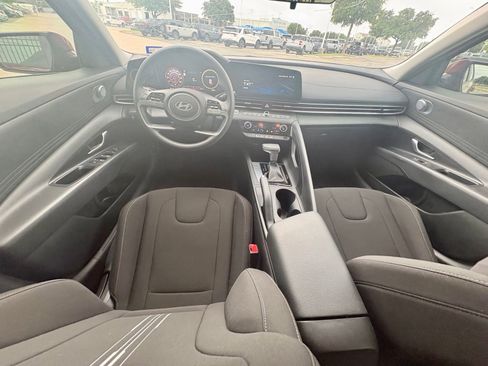 Used 2024 Hyundai Elantra SEL FWD image 11