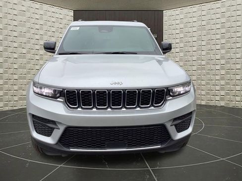 New 2026 Jeep Grand Cherokee Laredo image 3