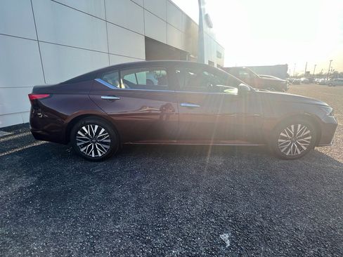 Used 2025 Nissan Altima 2.5 SV FWD image 10