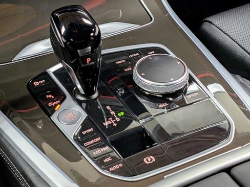 Used 2022 BMW X5 M50i w/ Premium Package image 28