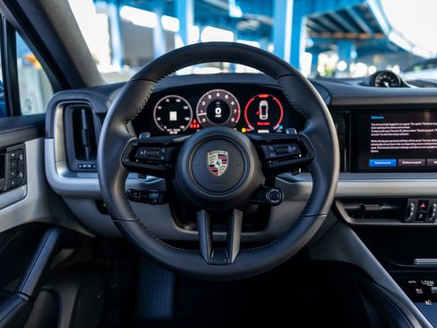 New 2025 Porsche Cayenne Coupe image 6