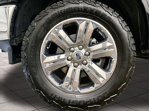 Used 2018 Ford F150 Lariat w/ Equipment Group 502A Luxury AWD/4WD image 8