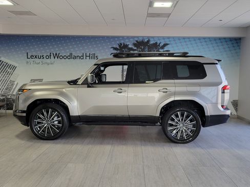 Used 2024 Lexus GX 550 w/ Accessory Package (31) image 2