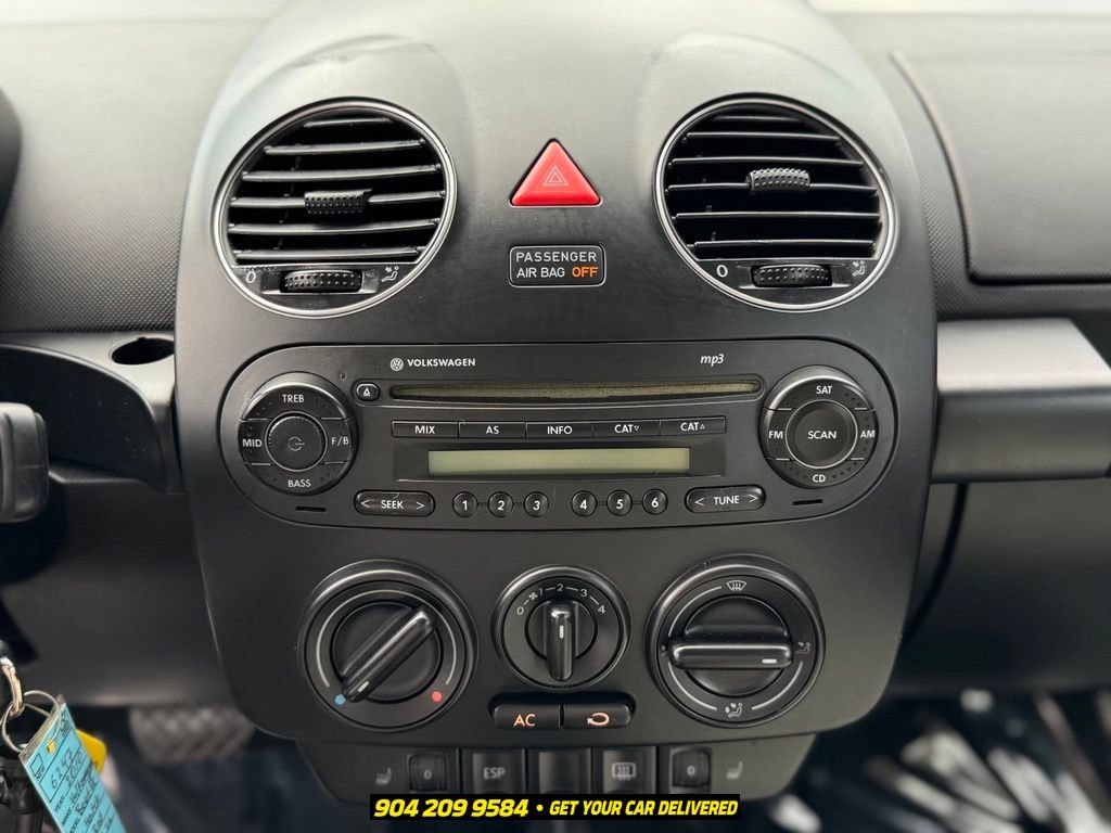 Used 2010 Volkswagen Beetle Coupe FWD image 19