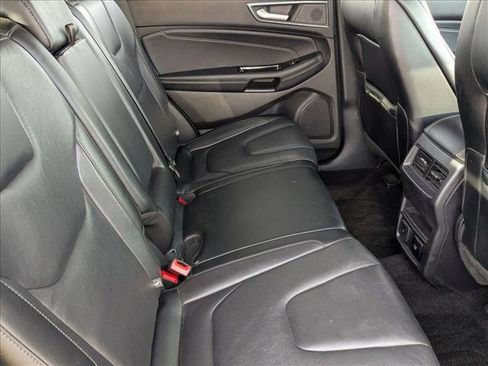 Used 2019 Ford Edge Titanium image 19