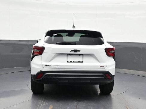 Used 2026 Chevrolet Trax RS FWD image 4