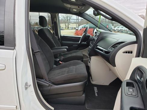 Used 2016 Dodge Grand Caravan SE image 16