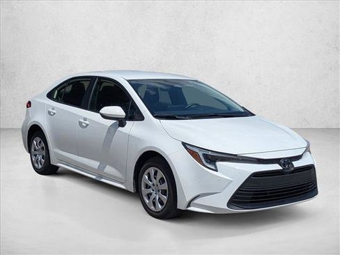 Used 2026 Toyota Corolla LE FWD image 3