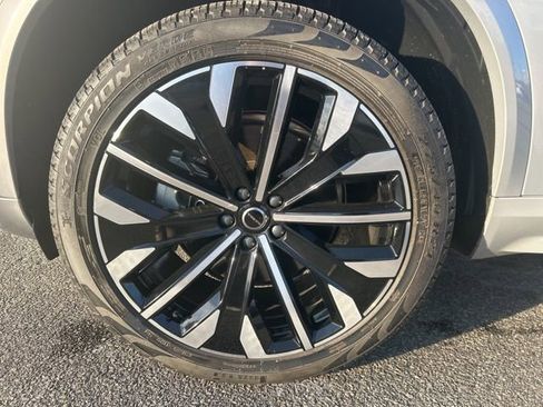 Used 2025 Volvo XC90 B6 Plus image 10