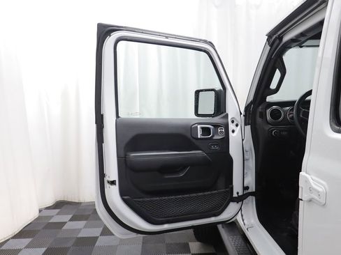 Used 2021 Jeep Wrangler Unlimited Sahara image 4