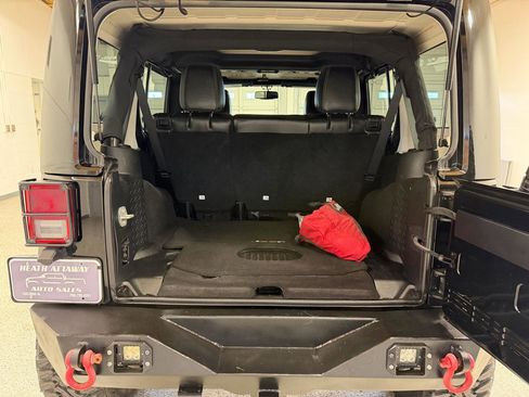 Used 2016 Jeep Wrangler Unlimited Rubicon AWD/4WD image 10