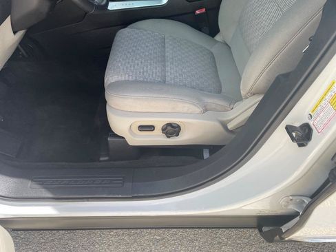 Used 2014 Ford Explorer XLT FWD image 10