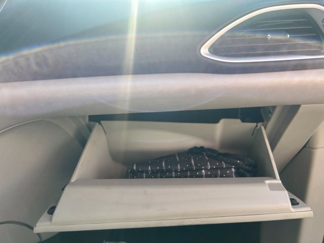 Used 2022 Chrysler Pacifica Touring-L FWD image 38