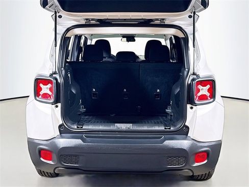 Used 2021 Jeep Renegade Latitude image 22