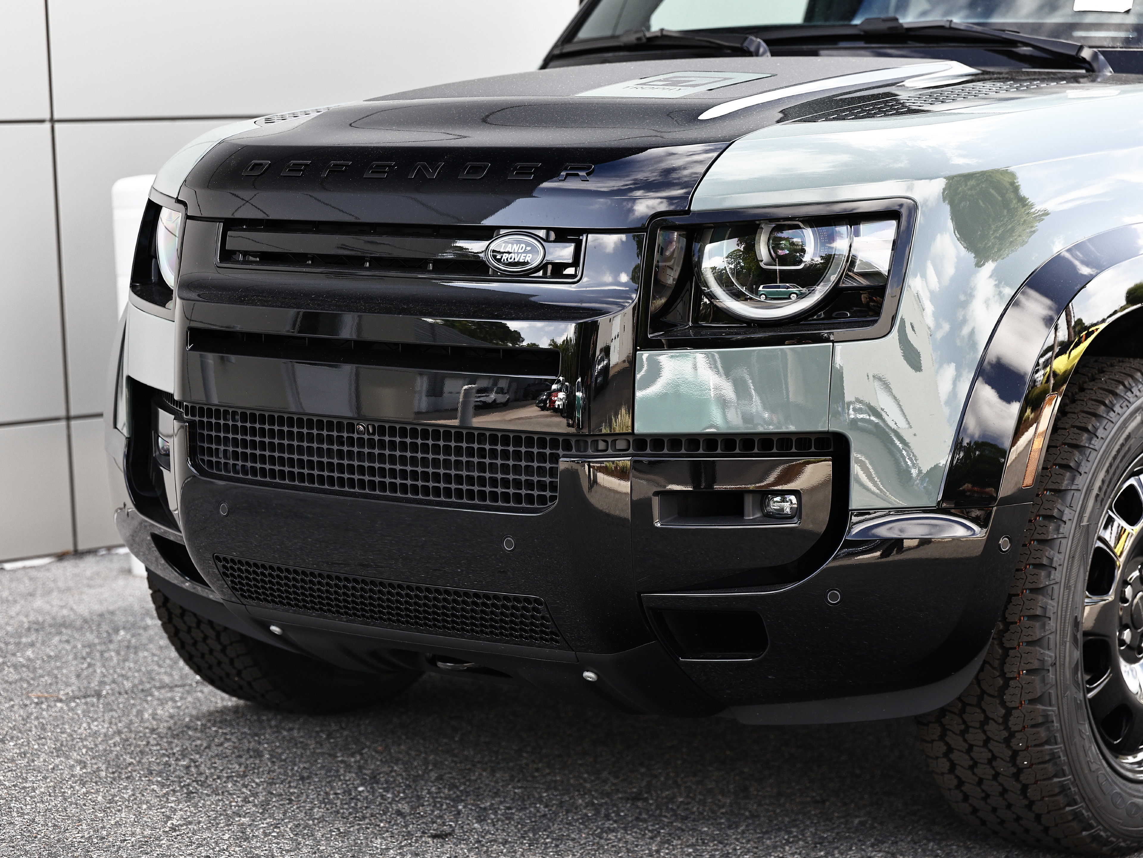 New 2026 Land Rover Defender 110 AWD/4WD image 2