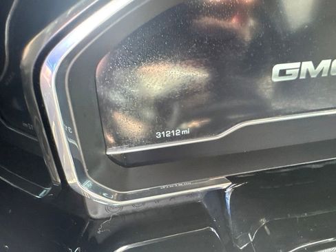 Used 2023 GMC Sierra 1500 SLT w/ SLT Premium Plus Package AWD/4WD image 15