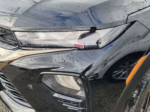 Used 2022 Chevrolet TrailBlazer RS w/ Sun and Liftgate Package FWD image 5