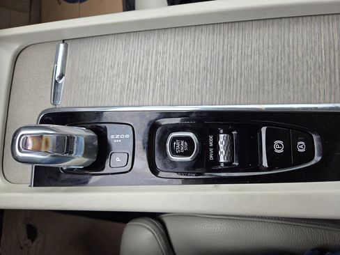 Used 2018 Volvo XC60 T8 Inscription w/ Advanced Package image 10