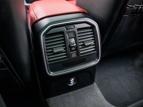 Used 2023 Porsche Macan S AWD/4WD image 17