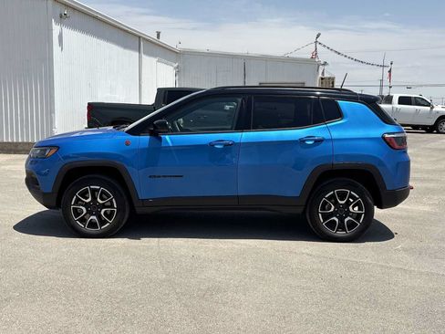 Used 2025 Jeep Compass Trailhawk AWD/4WD image 5