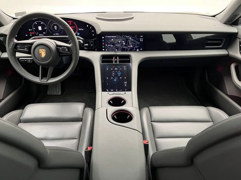 Used 2022 Porsche Taycan image 24