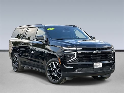 Used 2025 Chevrolet Suburban RST image 1