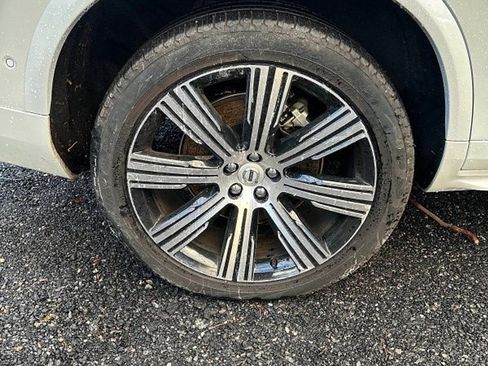 Certified 2024 Volvo XC90 T8 Plus image 22