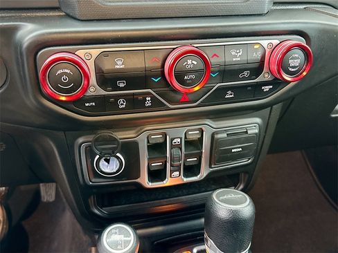 Used 2021 Jeep Gladiator Sport image 17