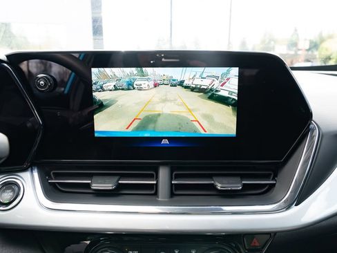 Used 2025 Chevrolet Trax LT FWD image 15