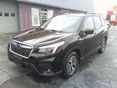 Used 2021 Subaru Forester Premium image 12