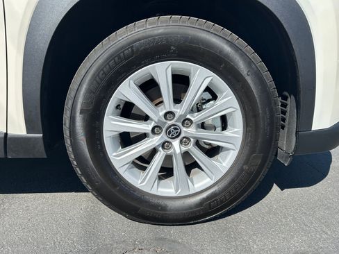 Certified 2024 Toyota Grand Highlander AWD image 31