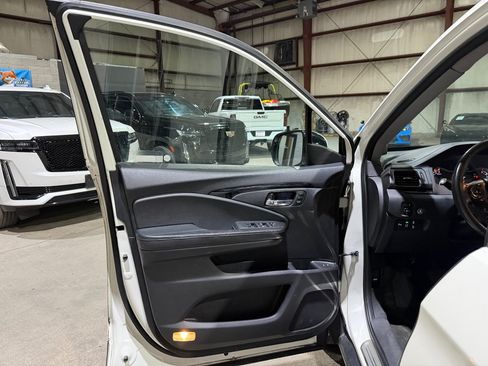 Used 2017 Honda Pilot Touring image 11