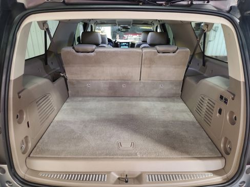 Used 2019 Chevrolet Suburban LT w/ Luxury Package image 9
