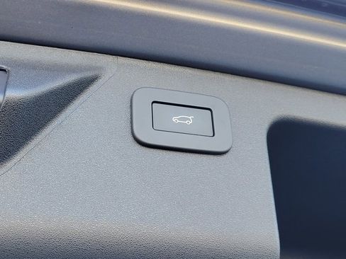 Used 2025 Land Rover Discovery Sport Dynamic SE image 13