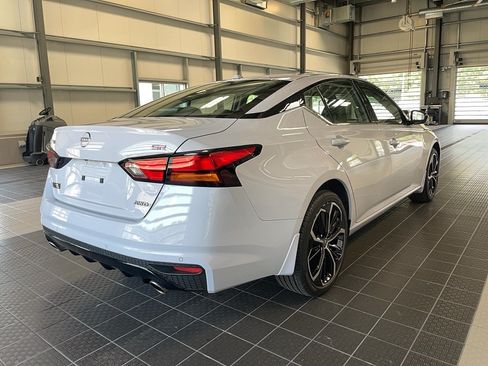 Used 2024 Nissan Altima 2.5 SR w/ SR Premium Package AWD/4WD image 17