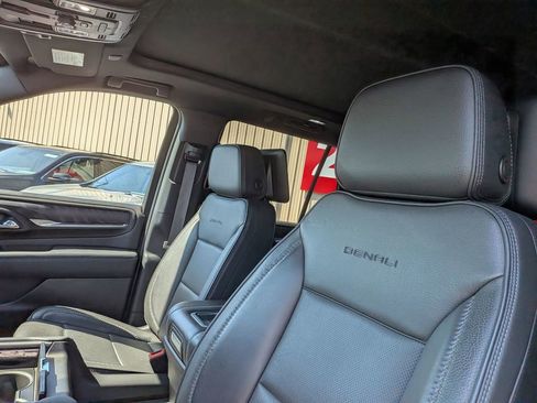 Used 2024 GMC Yukon Denali w/ Advanced Technology Package AWD/4WD image 12
