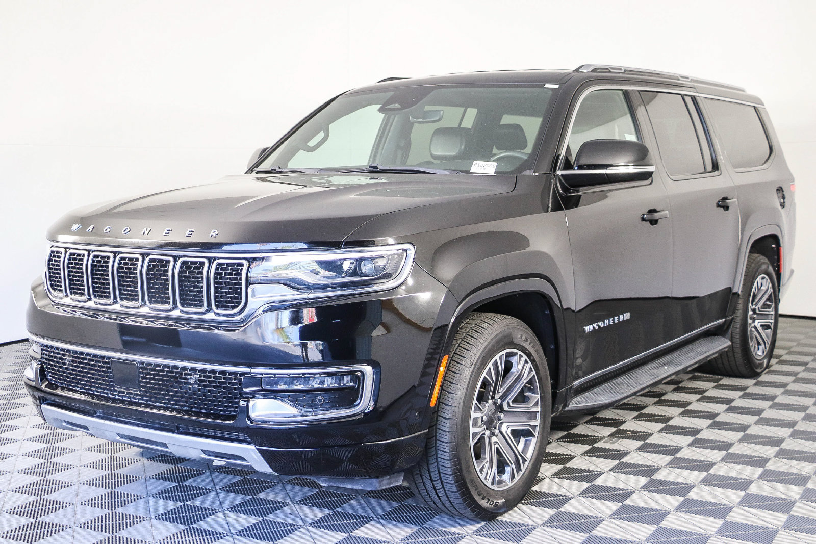 Used 2024 Jeep Wagoneer L Series II w/ Flexible Seating Group AWD/4WD image 3