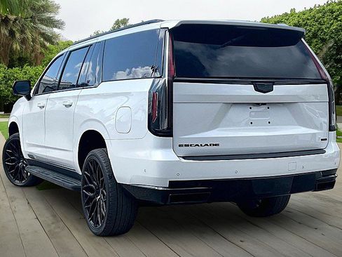 Used 2021 Cadillac Escalade ESV Sport w/ Driver Assist Tech Package AWD/4WD image 9
