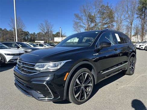 Used 2023 Volkswagen Tiguan SEL R-Line image 1