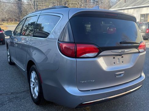 Used 2017 Chrysler Pacifica Touring-L w/ Tire & Wheel Group image 8