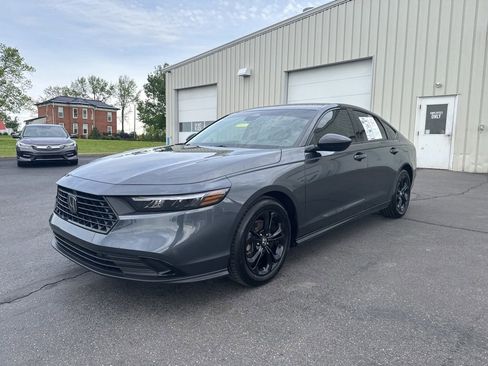 Used 2025 Honda Accord SE image 3