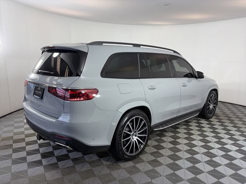 Used 2024 Mercedes-Benz GLS 580 4MATIC image 11