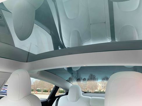 Used 2023 Tesla Model 3 Standard Range image 6