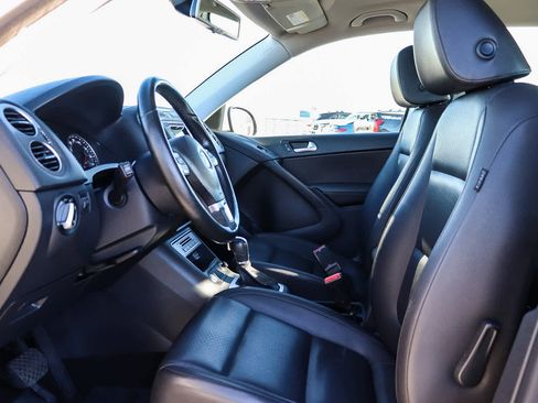 Used 2016 Volkswagen Tiguan S image 16