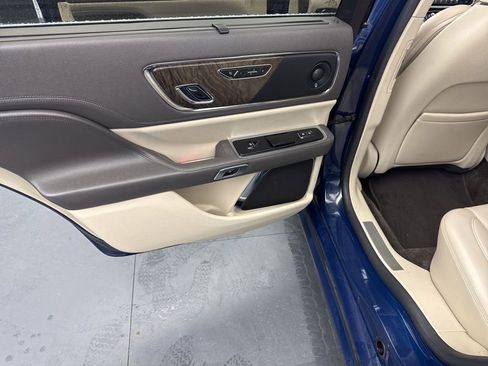 Used 2018 Lincoln Continental Reserve w/ Rear-seat Package image 37
