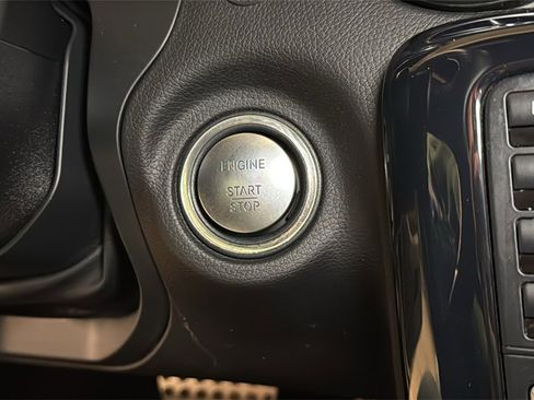 Used 2015 Mercedes-Benz SLK 350 image 26