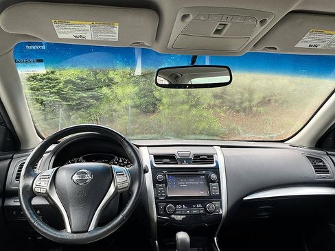 Used 2015 Nissan Altima 2.5 SV w/ Convenience Package FWD image 21